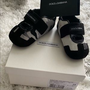 Infant shoes worn once